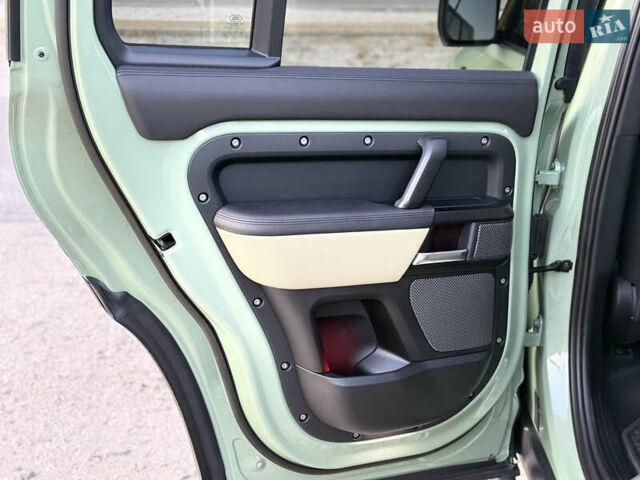 Зелений Ленд Ровер Дефендер, об'ємом двигуна 3 л та пробігом 30 тис. км за 119000 $, фото 17 на Automoto.ua