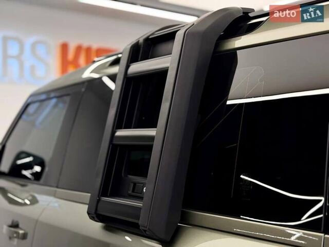 Зеленый Ленд Ровер Дефендер, объемом двигателя 3 л и пробегом 7 тыс. км за 82990 $, фото 17 на Automoto.ua