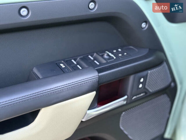 Зелений Ленд Ровер Дефендер, об'ємом двигуна 3 л та пробігом 30 тис. км за 119000 $, фото 23 на Automoto.ua