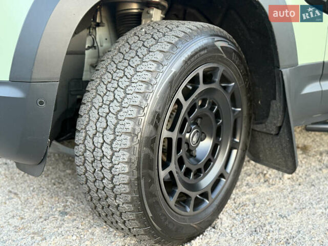 Зелений Ленд Ровер Дефендер, об'ємом двигуна 3 л та пробігом 30 тис. км за 119000 $, фото 13 на Automoto.ua