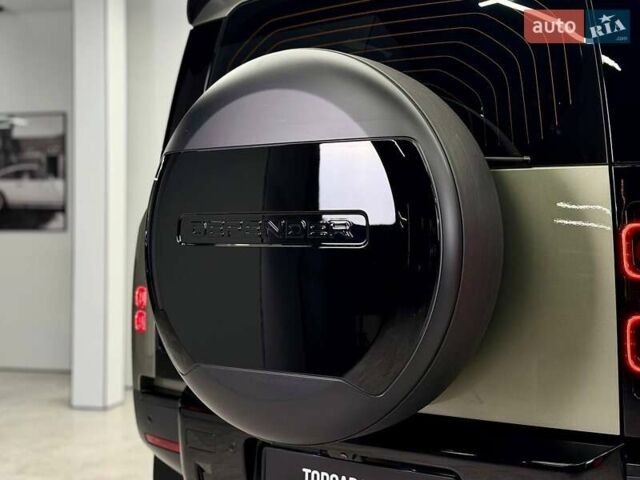 Зеленый Ленд Ровер Дефендер, объемом двигателя 3 л и пробегом 7 тыс. км за 82990 $, фото 21 на Automoto.ua