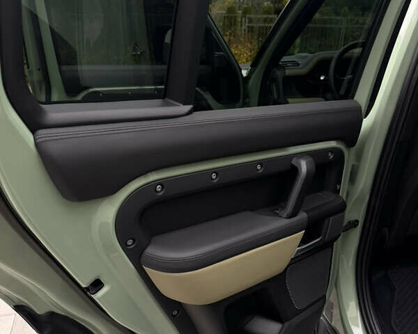 Зеленый Ленд Ровер Дефендер, объемом двигателя 3 л и пробегом 30 тыс. км за 124000 $, фото 14 на Automoto.ua