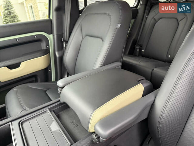 Зеленый Ленд Ровер Дефендер, объемом двигателя 3 л и пробегом 30 тыс. км за 124000 $, фото 19 на Automoto.ua