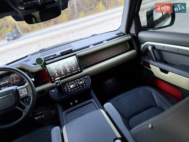 Зелений Ленд Ровер Дефендер, об'ємом двигуна 3 л та пробігом 30 тис. км за 119000 $, фото 30 на Automoto.ua