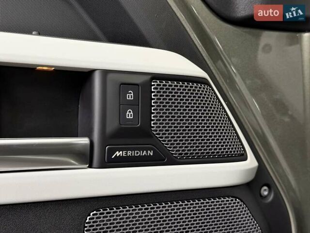 Зеленый Ленд Ровер Дефендер, объемом двигателя 3 л и пробегом 7 тыс. км за 80800 $, фото 2 на Automoto.ua