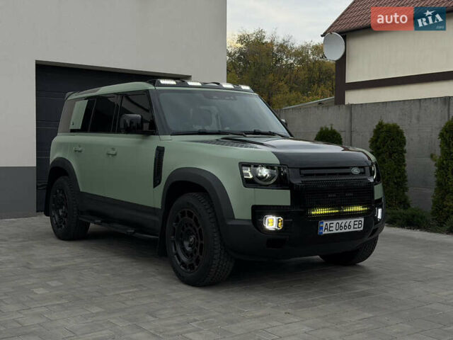 Зеленый Ленд Ровер Дефендер, объемом двигателя 3 л и пробегом 30 тыс. км за 124000 $, фото 2 на Automoto.ua