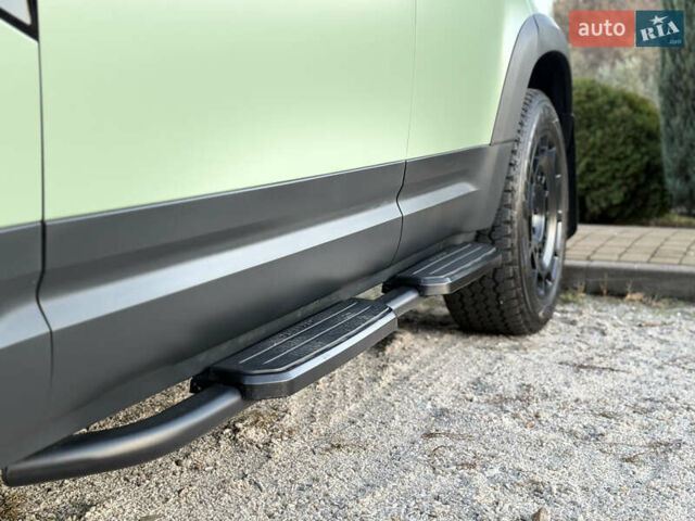 Зелений Ленд Ровер Дефендер, об'ємом двигуна 3 л та пробігом 30 тис. км за 119000 $, фото 14 на Automoto.ua