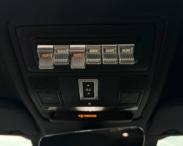 Зеленый Ленд Ровер Дефендер, объемом двигателя 3 л и пробегом 30 тыс. км за 124000 $, фото 20 на Automoto.ua