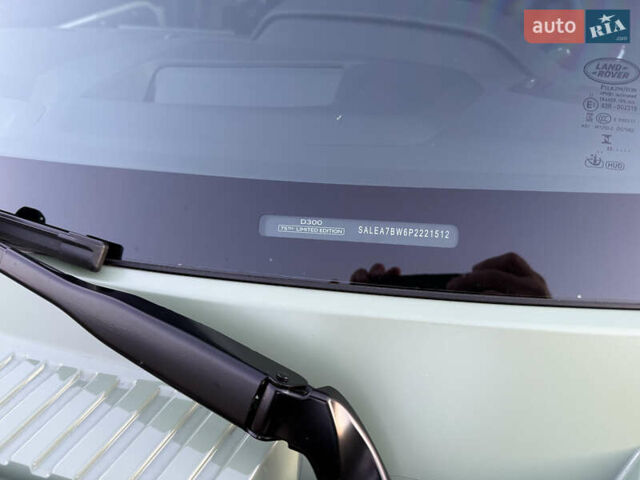 Зелений Ленд Ровер Дефендер, об'ємом двигуна 3 л та пробігом 30 тис. км за 119000 $, фото 32 на Automoto.ua