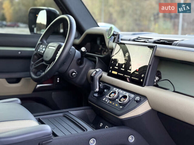 Зелений Ленд Ровер Дефендер, об'ємом двигуна 3 л та пробігом 30 тис. км за 119000 $, фото 26 на Automoto.ua