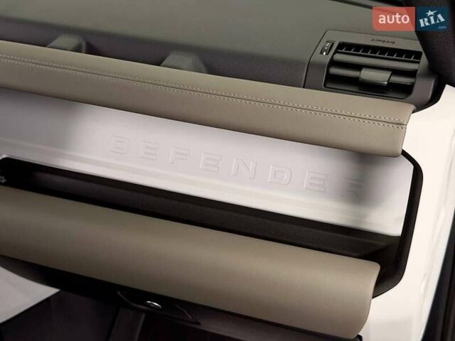 Зеленый Ленд Ровер Дефендер, объемом двигателя 3 л и пробегом 7 тыс. км за 82990 $, фото 58 на Automoto.ua