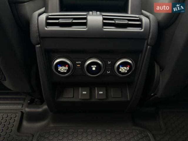 Зеленый Ленд Ровер Дефендер, объемом двигателя 3 л и пробегом 30 тыс. км за 124000 $, фото 24 на Automoto.ua