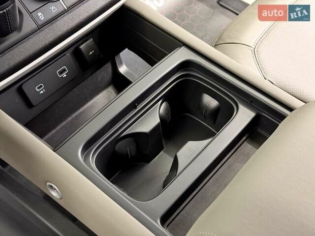 Зеленый Ленд Ровер Дефендер, объемом двигателя 3 л и пробегом 7 тыс. км за 80800 $, фото 4 на Automoto.ua