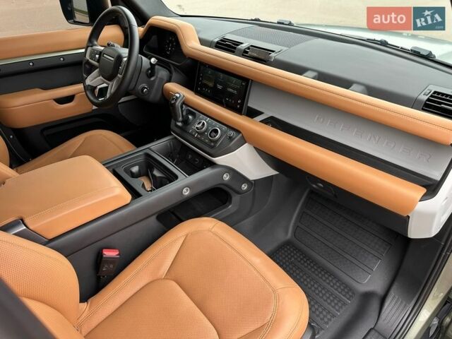 Зелений Ленд Ровер Дефендер, об'ємом двигуна 3 л та пробігом 56 тис. км за 79000 $, фото 28 на Automoto.ua