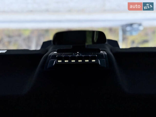 Зелений Ленд Ровер Дефендер, об'ємом двигуна 3 л та пробігом 30 тис. км за 119000 $, фото 37 на Automoto.ua