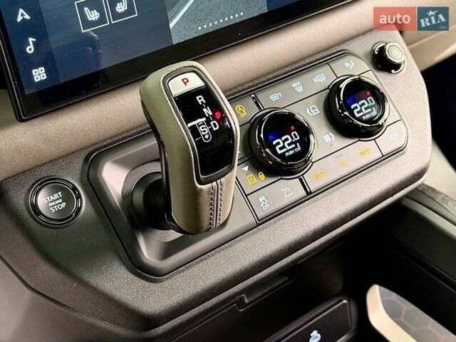 Зелений Ленд Ровер Дефендер, об'ємом двигуна 4.39 л та пробігом 3 тис. км за 255000 $, фото 35 на Automoto.ua