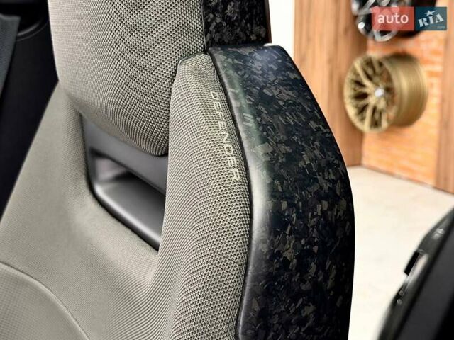 Зелений Ленд Ровер Дефендер, об'ємом двигуна 4.39 л та пробігом 3 тис. км за 255000 $, фото 33 на Automoto.ua