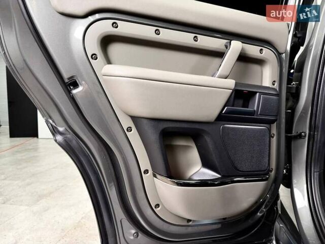 Зелений Ленд Ровер Дефендер, об'ємом двигуна 4.39 л та пробігом 3 тис. км за 255000 $, фото 48 на Automoto.ua