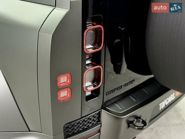 Зелений Ленд Ровер Дефендер, об'ємом двигуна 4.39 л та пробігом 3 тис. км за 255000 $, фото 25 на Automoto.ua