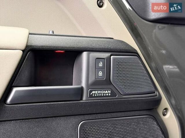 Зелений Ленд Ровер Дефендер, об'ємом двигуна 4.39 л та пробігом 3 тис. км за 255000 $, фото 27 на Automoto.ua