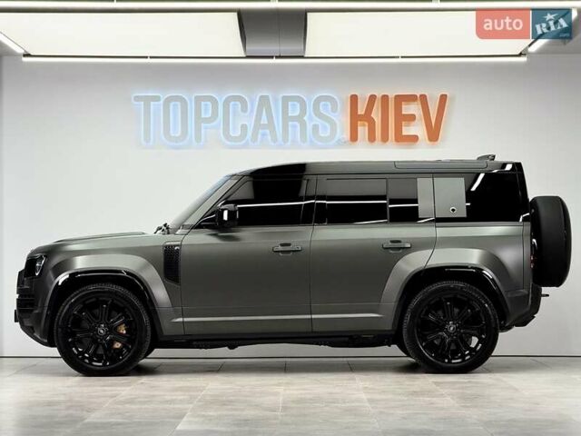 Зелений Ленд Ровер Дефендер, об'ємом двигуна 4.39 л та пробігом 3 тис. км за 255000 $, фото 3 на Automoto.ua