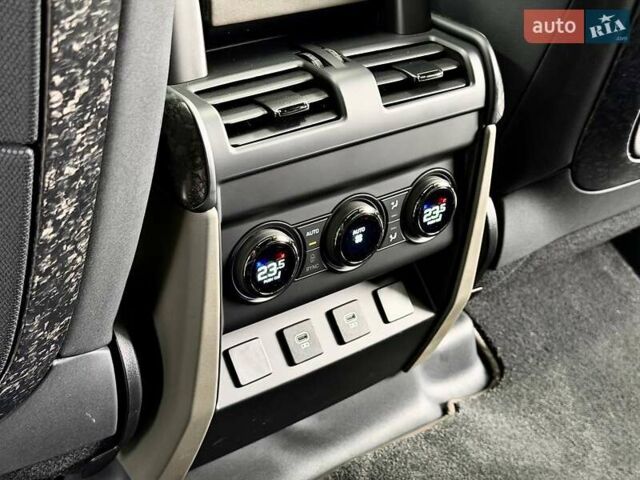 Зелений Ленд Ровер Дефендер, об'ємом двигуна 4.39 л та пробігом 3 тис. км за 255000 $, фото 54 на Automoto.ua