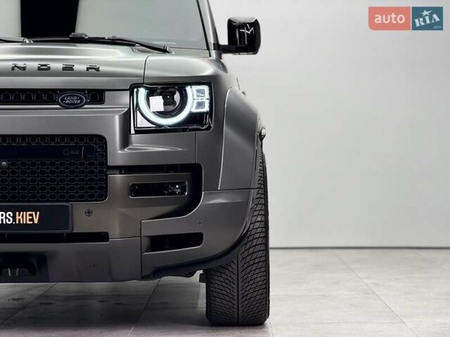 Зелений Ленд Ровер Дефендер, об'ємом двигуна 4.39 л та пробігом 3 тис. км за 255000 $, фото 17 на Automoto.ua