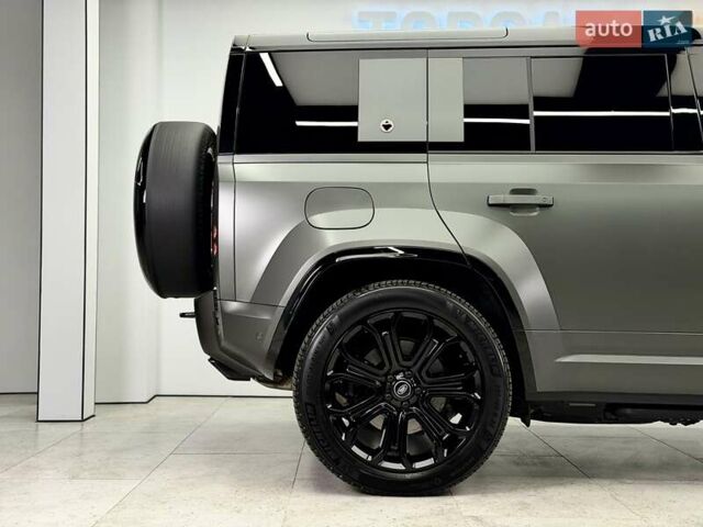 Зелений Ленд Ровер Дефендер, об'ємом двигуна 4.39 л та пробігом 3 тис. км за 255000 $, фото 11 на Automoto.ua