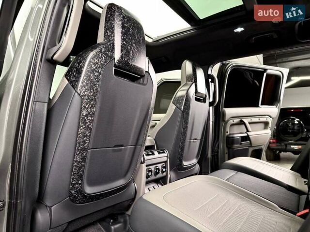 Зелений Ленд Ровер Дефендер, об'ємом двигуна 4.39 л та пробігом 3 тис. км за 255000 $, фото 52 на Automoto.ua