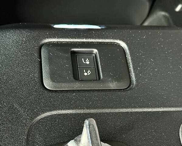 Зелений Ленд Ровер Дефендер, об'ємом двигуна 4.39 л та пробігом 3 тис. км за 255000 $, фото 68 на Automoto.ua