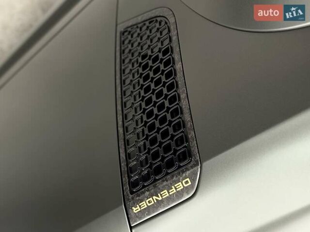 Зелений Ленд Ровер Дефендер, об'ємом двигуна 4.39 л та пробігом 3 тис. км за 255000 $, фото 22 на Automoto.ua