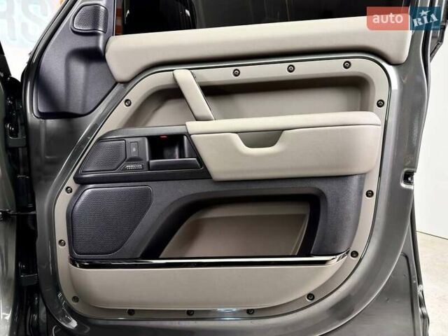 Зелений Ленд Ровер Дефендер, об'ємом двигуна 4.39 л та пробігом 3 тис. км за 255000 $, фото 38 на Automoto.ua