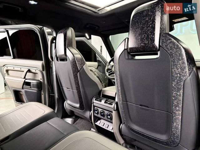 Зелений Ленд Ровер Дефендер, об'ємом двигуна 4.39 л та пробігом 3 тис. км за 255000 $, фото 57 на Automoto.ua