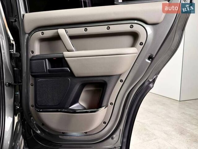 Зелений Ленд Ровер Дефендер, об'ємом двигуна 4.39 л та пробігом 3 тис. км за 255000 $, фото 55 на Automoto.ua