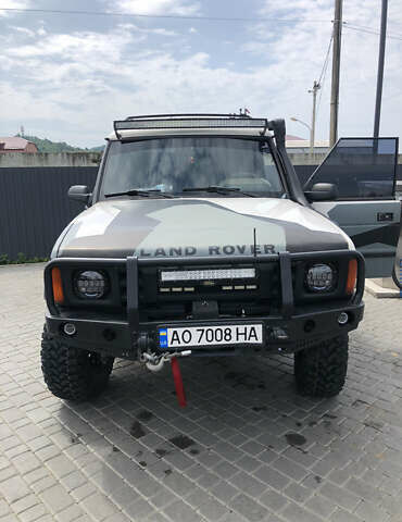 Белый Ленд Ровер Дискавери, объемом двигателя 2.5 л и пробегом 300 тыс. км за 10300 $, фото 3 на Automoto.ua