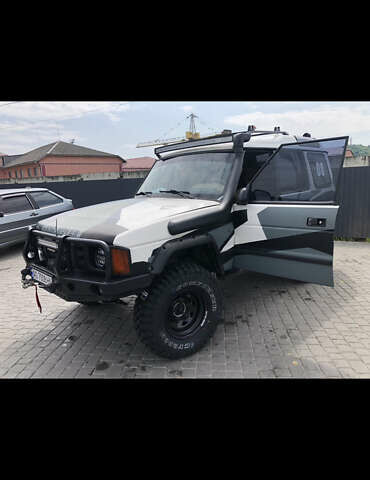 Белый Ленд Ровер Дискавери, объемом двигателя 2.5 л и пробегом 300 тыс. км за 10300 $, фото 2 на Automoto.ua