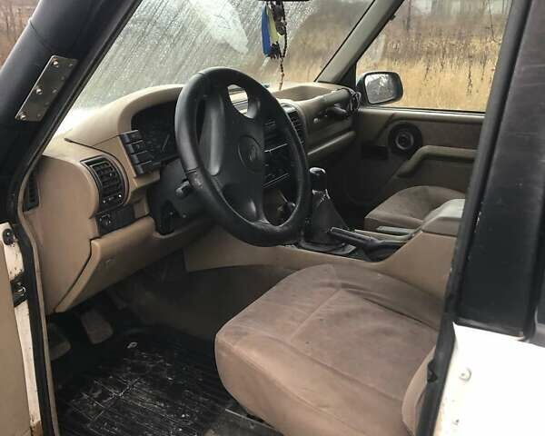 Белый Ленд Ровер Дискавери, объемом двигателя 2.5 л и пробегом 333 тыс. км за 6900 $, фото 6 на Automoto.ua