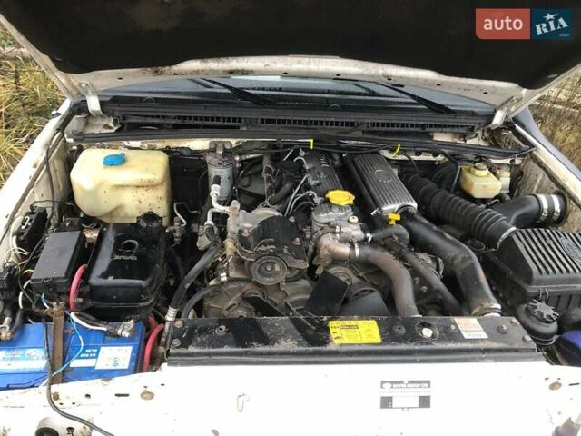 Белый Ленд Ровер Дискавери, объемом двигателя 2.5 л и пробегом 333 тыс. км за 6900 $, фото 8 на Automoto.ua