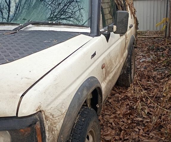 Белый Ленд Ровер Дискавери, объемом двигателя 2.5 л и пробегом 100 тыс. км за 1191 $, фото 1 на Automoto.ua