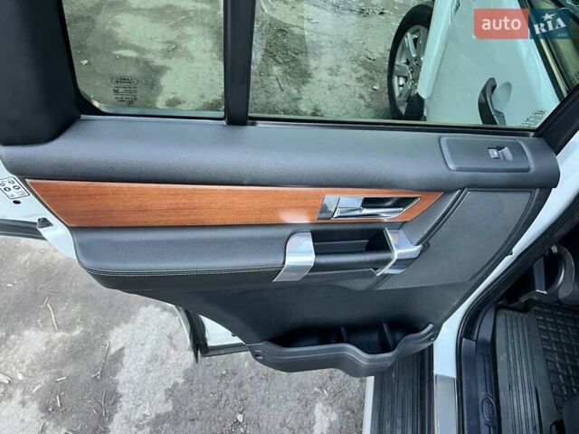 Белый Ленд Ровер Дискавери, объемом двигателя 2.99 л и пробегом 230 тыс. км за 14500 $, фото 8 на Automoto.ua