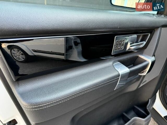 Белый Ленд Ровер Дискавери, объемом двигателя 3 л и пробегом 320 тыс. км за 13450 $, фото 43 на Automoto.ua