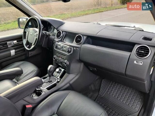 Білий Ленд Ровер Діскавері, об'ємом двигуна 3 л та пробігом 316 тис. км за 14800 $, фото 27 на Automoto.ua