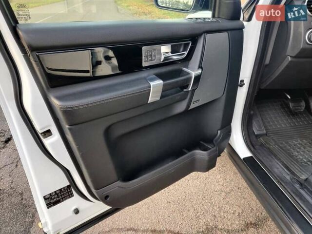 Білий Ленд Ровер Діскавері, об'ємом двигуна 3 л та пробігом 316 тис. км за 14800 $, фото 22 на Automoto.ua