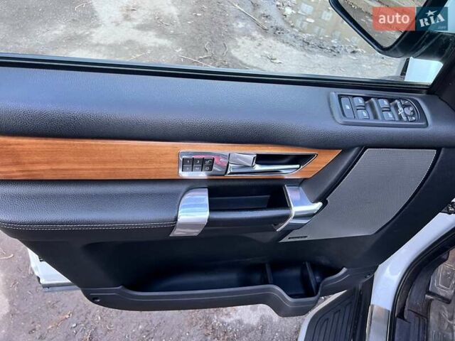 Белый Ленд Ровер Дискавери, объемом двигателя 2.99 л и пробегом 230 тыс. км за 14500 $, фото 13 на Automoto.ua