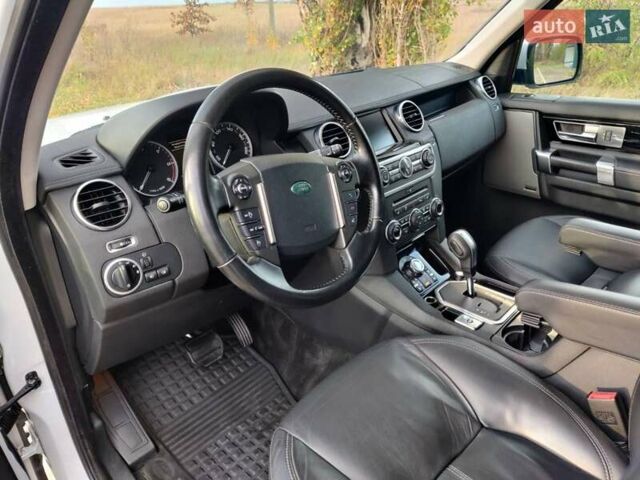 Білий Ленд Ровер Діскавері, об'ємом двигуна 3 л та пробігом 316 тис. км за 14800 $, фото 16 на Automoto.ua