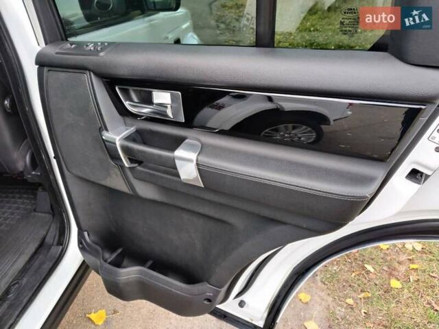 Білий Ленд Ровер Діскавері, об'ємом двигуна 3 л та пробігом 316 тис. км за 14800 $, фото 19 на Automoto.ua