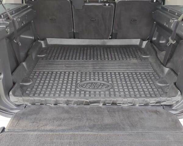 Білий Ленд Ровер Діскавері, об'ємом двигуна 3 л та пробігом 316 тис. км за 14800 $, фото 31 на Automoto.ua