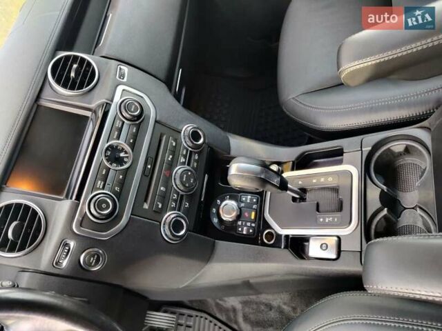 Білий Ленд Ровер Діскавері, об'ємом двигуна 3 л та пробігом 316 тис. км за 14800 $, фото 13 на Automoto.ua