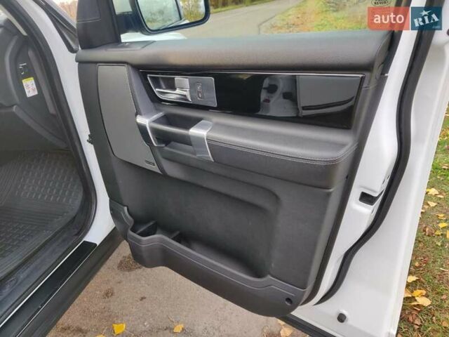Білий Ленд Ровер Діскавері, об'ємом двигуна 3 л та пробігом 316 тис. км за 14800 $, фото 23 на Automoto.ua