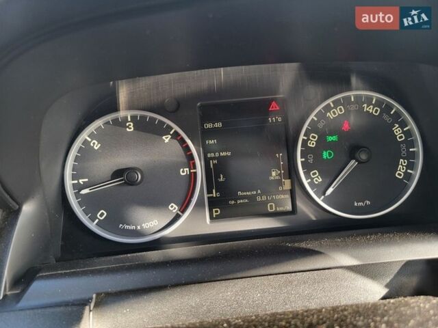 Білий Ленд Ровер Діскавері, об'ємом двигуна 3 л та пробігом 339 тис. км за 18500 $, фото 10 на Automoto.ua